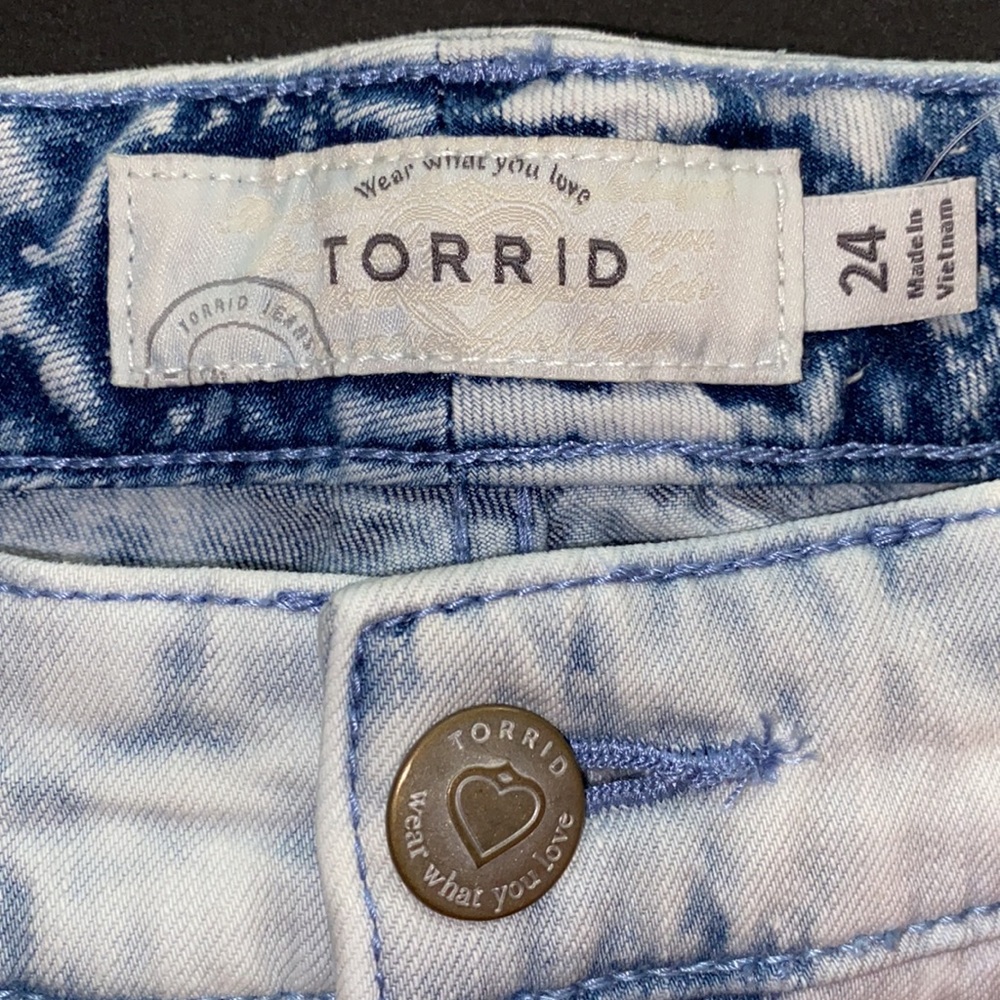 ✨Reduced NWT TORRID shorts - lace & beading - destructed- light wash -Plus Sized - Picture 10 of 14